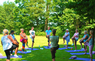 sidebar_current-grupp-sommar-yoga-i-svaneholm